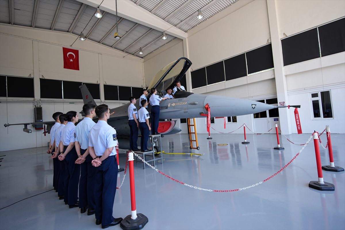 Geleceğin hava astsubayları İzmir'de yetişiyor