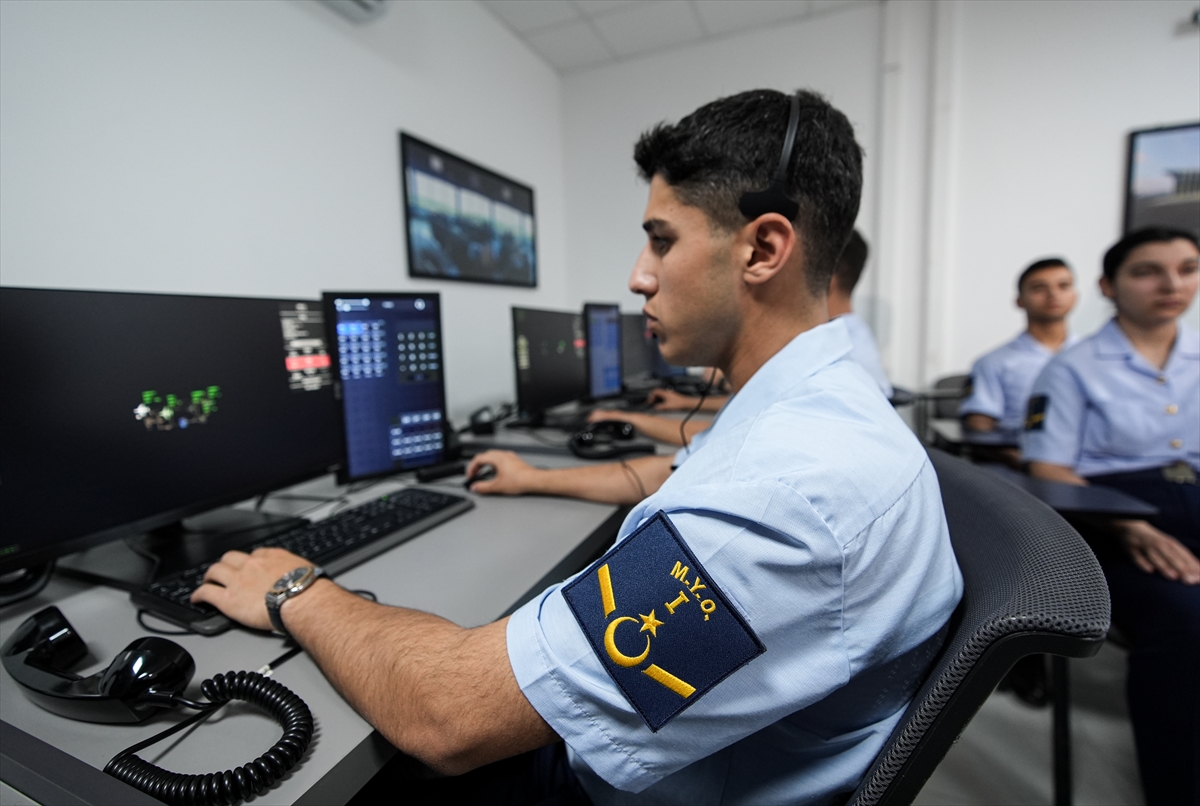 Geleceğin hava astsubayları İzmir'de yetişiyor