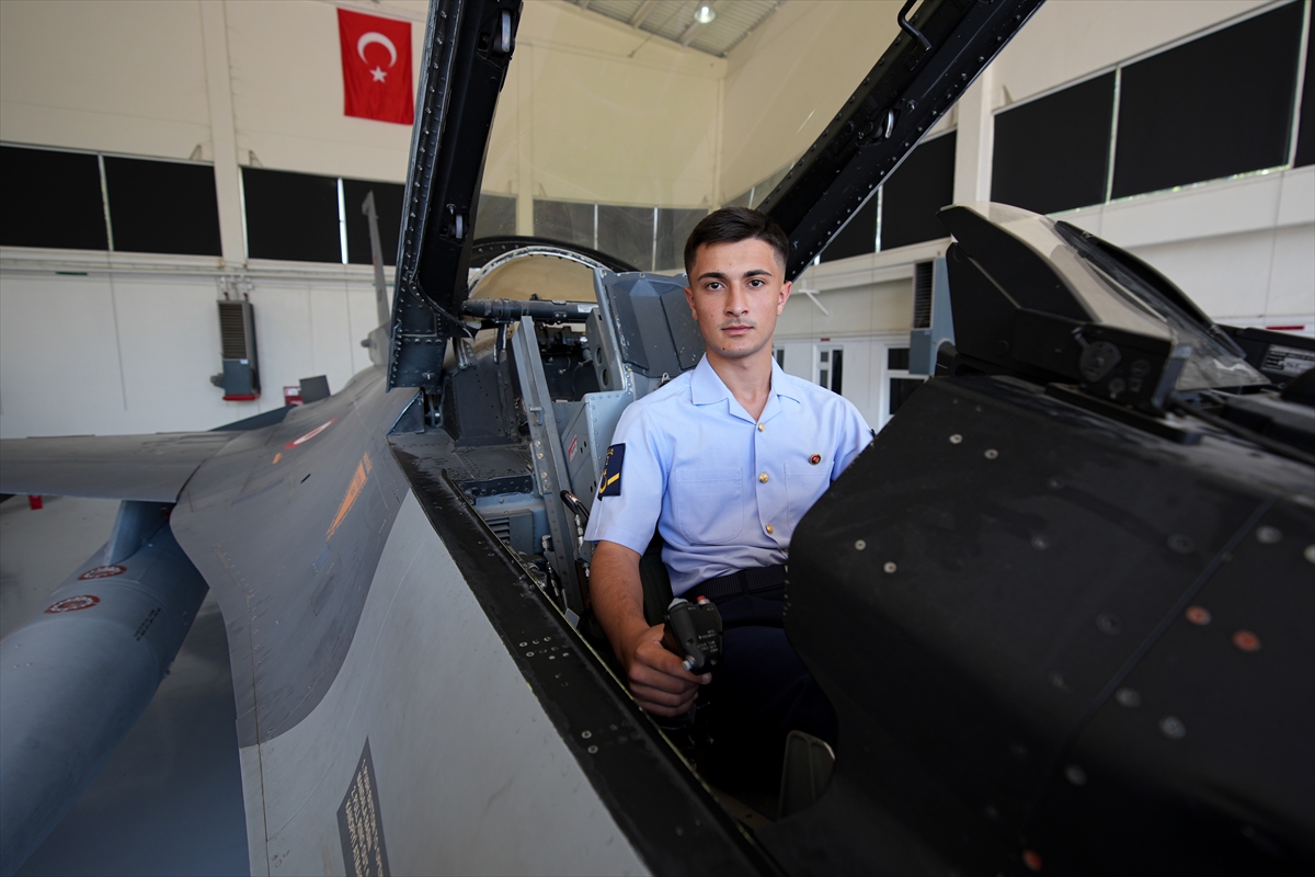 Geleceğin hava astsubayları İzmir'de yetişiyor
