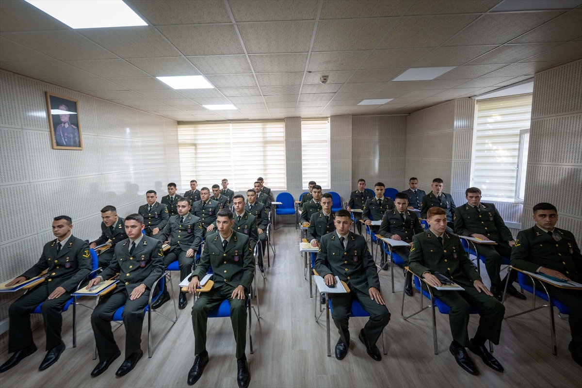 TSK'nın bando astsubayları hem asker hem profesyonel müzisyen olarak yetişiyor