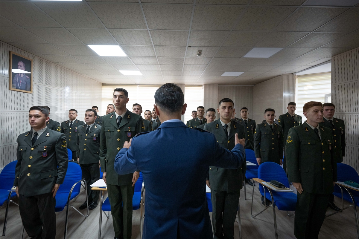 TSK'nın bando astsubayları hem asker hem profesyonel müzisyen olarak yetişiyor