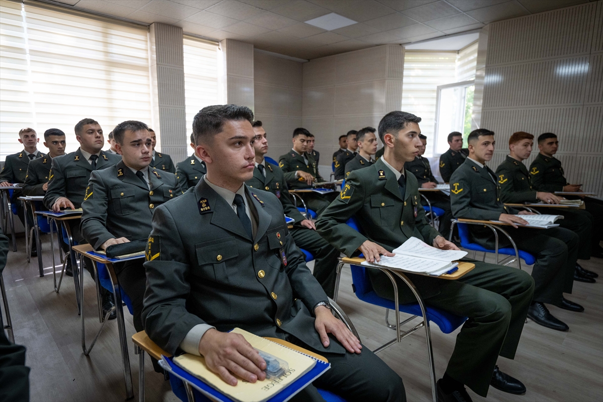 TSK'nın bando astsubayları hem asker hem profesyonel müzisyen olarak yetişiyor