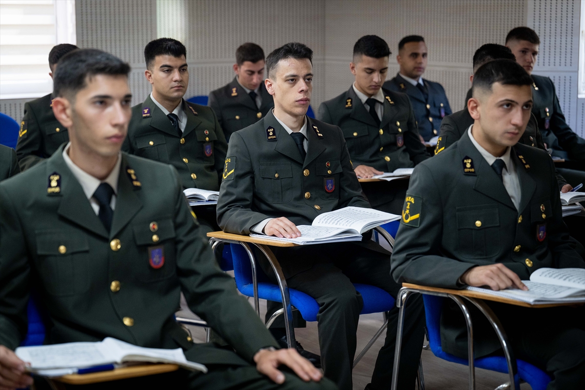 TSK'nın bando astsubayları hem asker hem profesyonel müzisyen olarak yetişiyor
