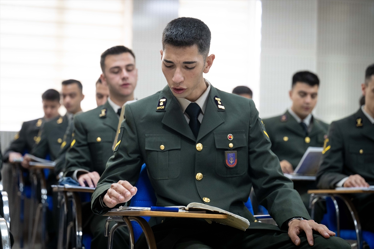 TSK'nın bando astsubayları hem asker hem profesyonel müzisyen olarak yetişiyor