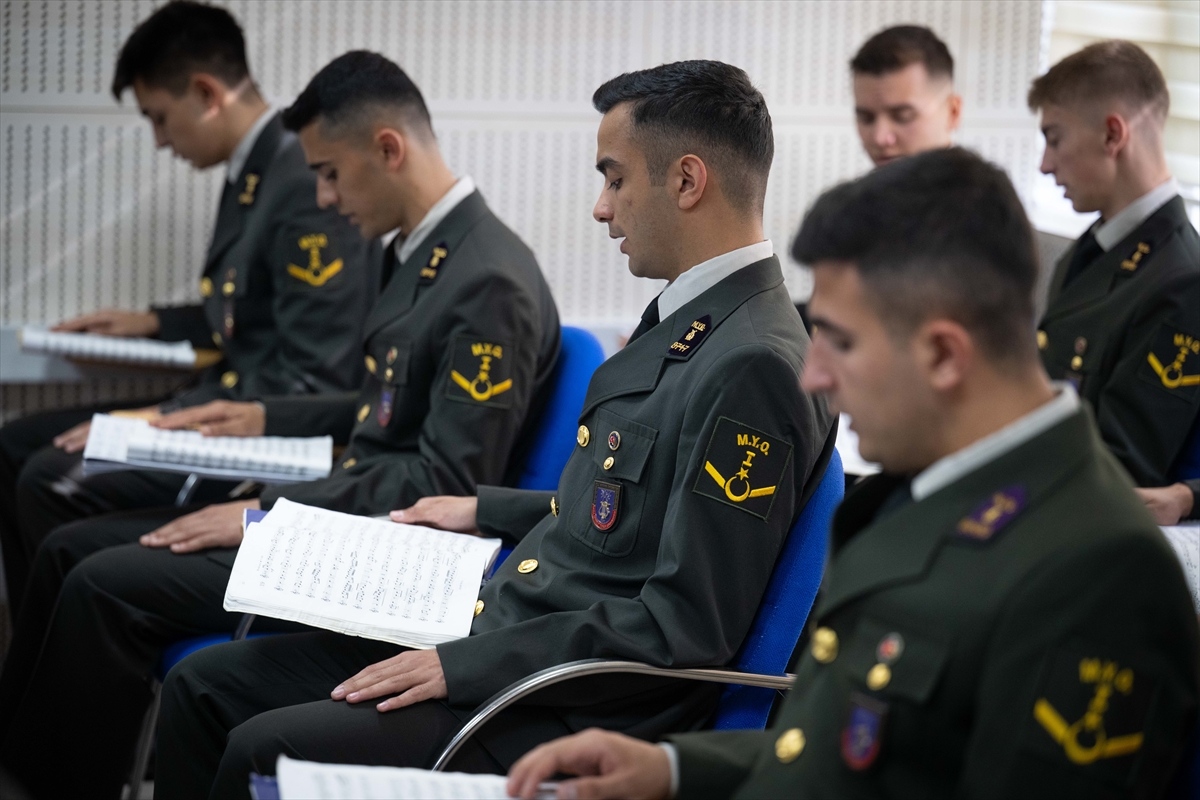 TSK'nın bando astsubayları hem asker hem profesyonel müzisyen olarak yetişiyor