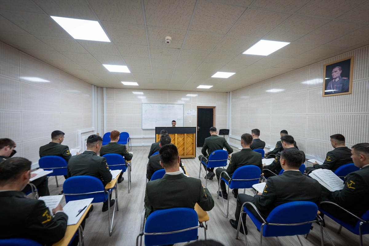 TSK'nın bando astsubayları hem asker hem profesyonel müzisyen olarak yetişiyor