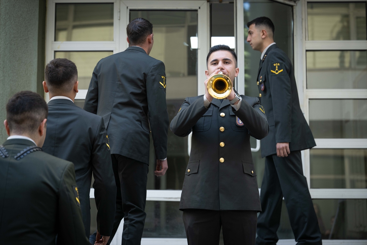 TSK'nın bando astsubayları hem asker hem profesyonel müzisyen olarak yetişiyor
