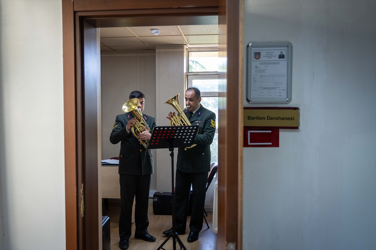 TSK'nın bando astsubayları hem asker hem profesyonel müzisyen olarak yetişiyor