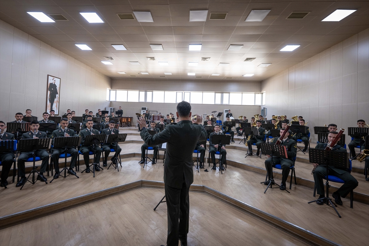 TSK'nın bando astsubayları hem asker hem profesyonel müzisyen olarak yetişiyor