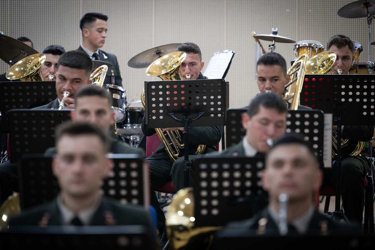 TSK'nın bando astsubayları hem asker hem profesyonel müzisyen olarak yetişiyor