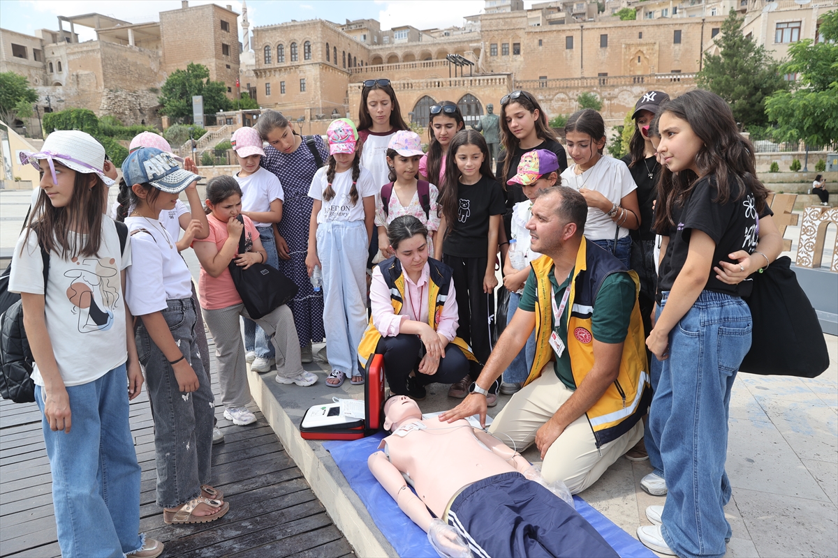 Mardin'de meydanlara yerleştirilen cihazlarla ani kalp durması vakalarına ilk müdahale yapılacak