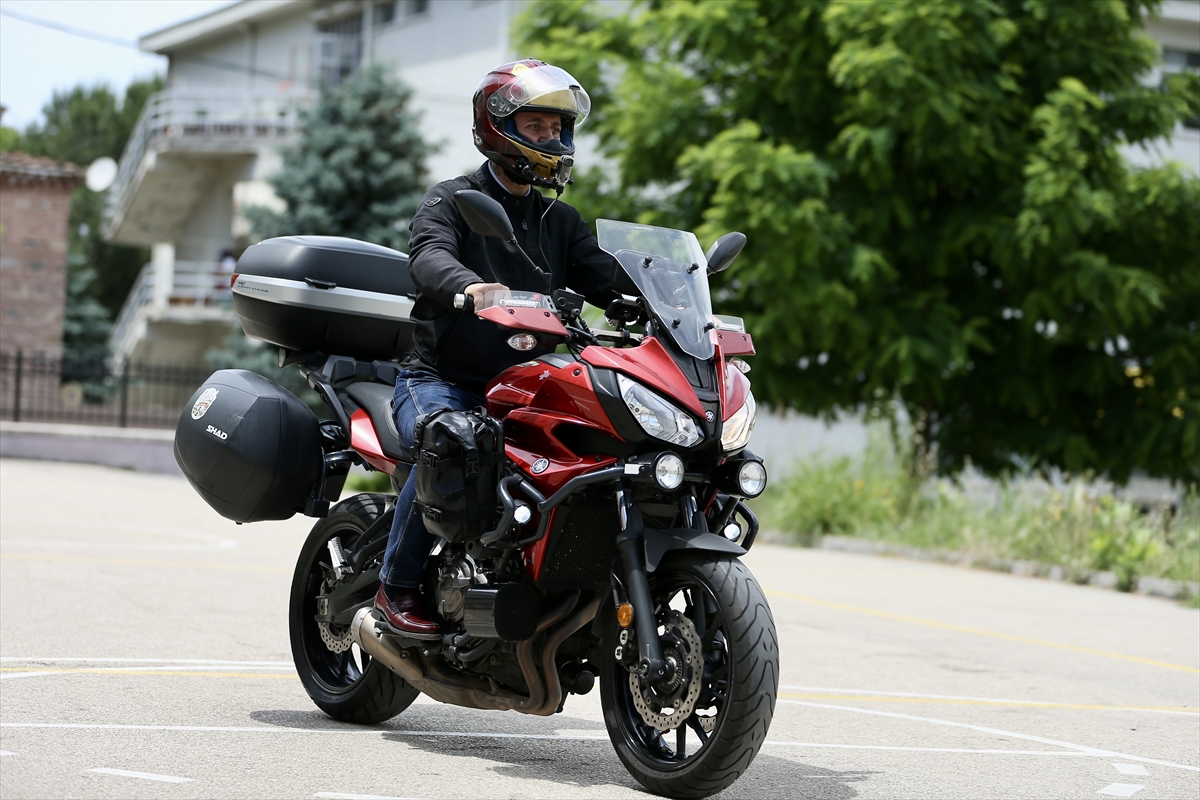 Erasmus eğitimine motosikletiyle giden öğretmen 4 bin kilometre yol yaptı