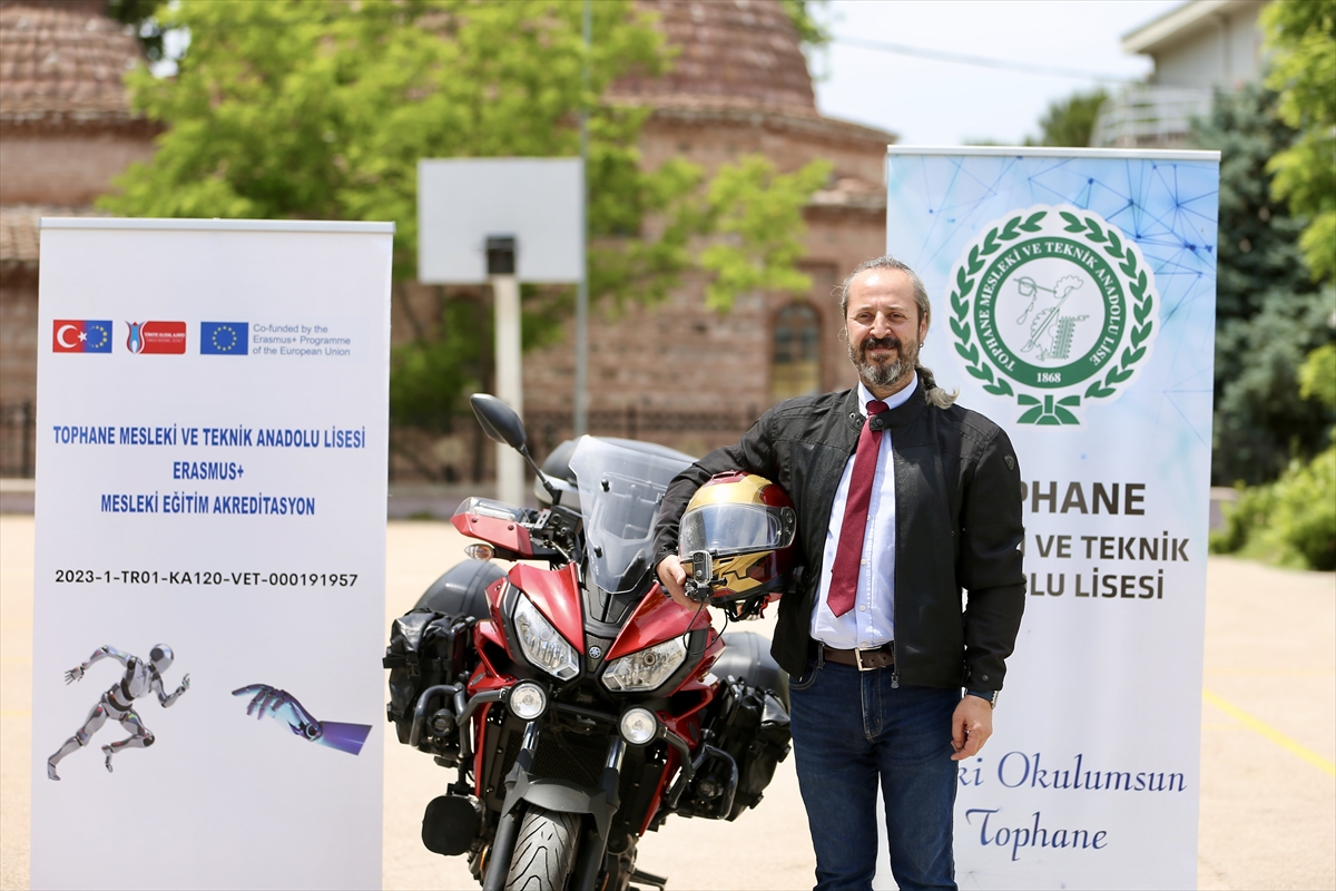 Erasmus eğitimine motosikletiyle giden öğretmen 4 bin kilometre yol yaptı