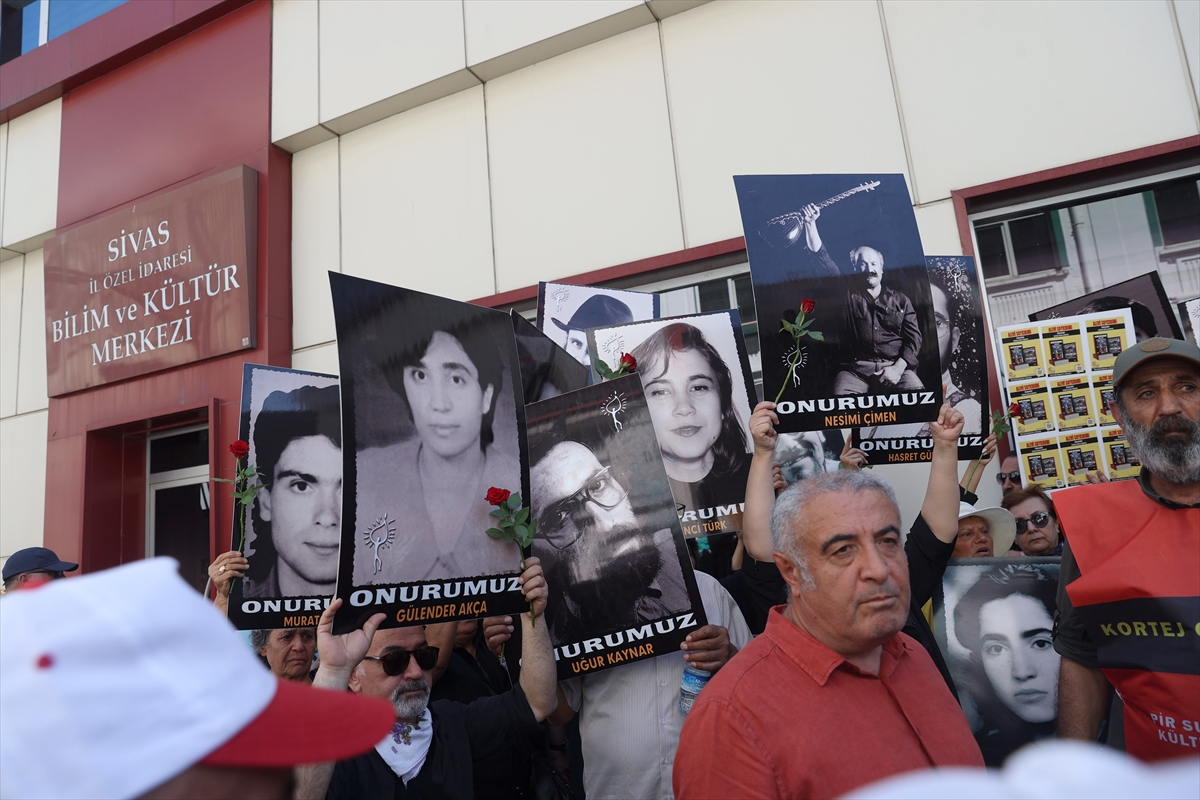 Sivas Madımak olaylarında hayatını kaybedenler anıldı