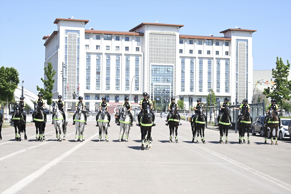NATO Zirvesi için atlı polisler devriye başladı