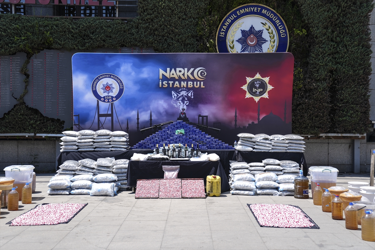 İstanbul'da 1 Ton 45 Kilo Uyuşturucu Ele Geçirildi