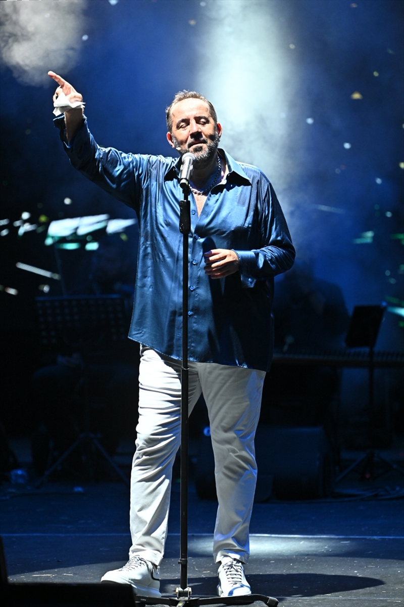 Ata Demirer: Yaz turnesi 'Ata Demirer Gazinosu' ile başlıyor