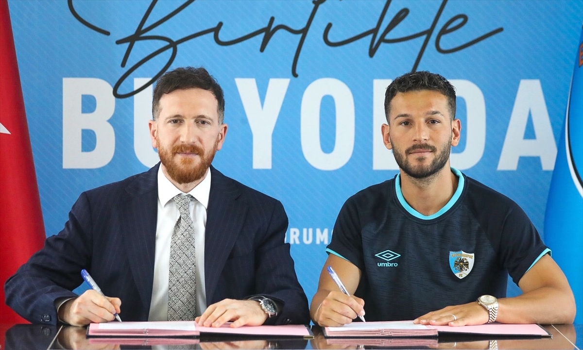 Erzurumspor FK: Özbalta ile 5 futbolcu sözleşme yeniledi