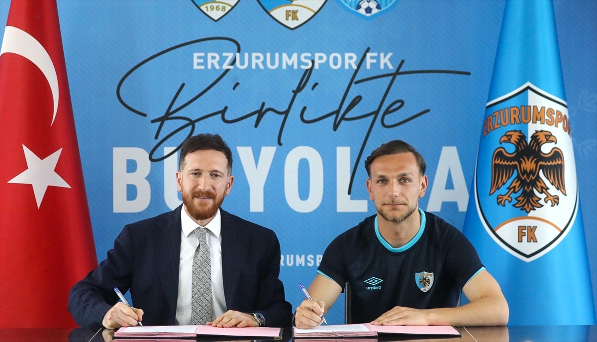 Erzurumspor FK: Özbalta ile 5 futbolcu sözleşme yeniledi