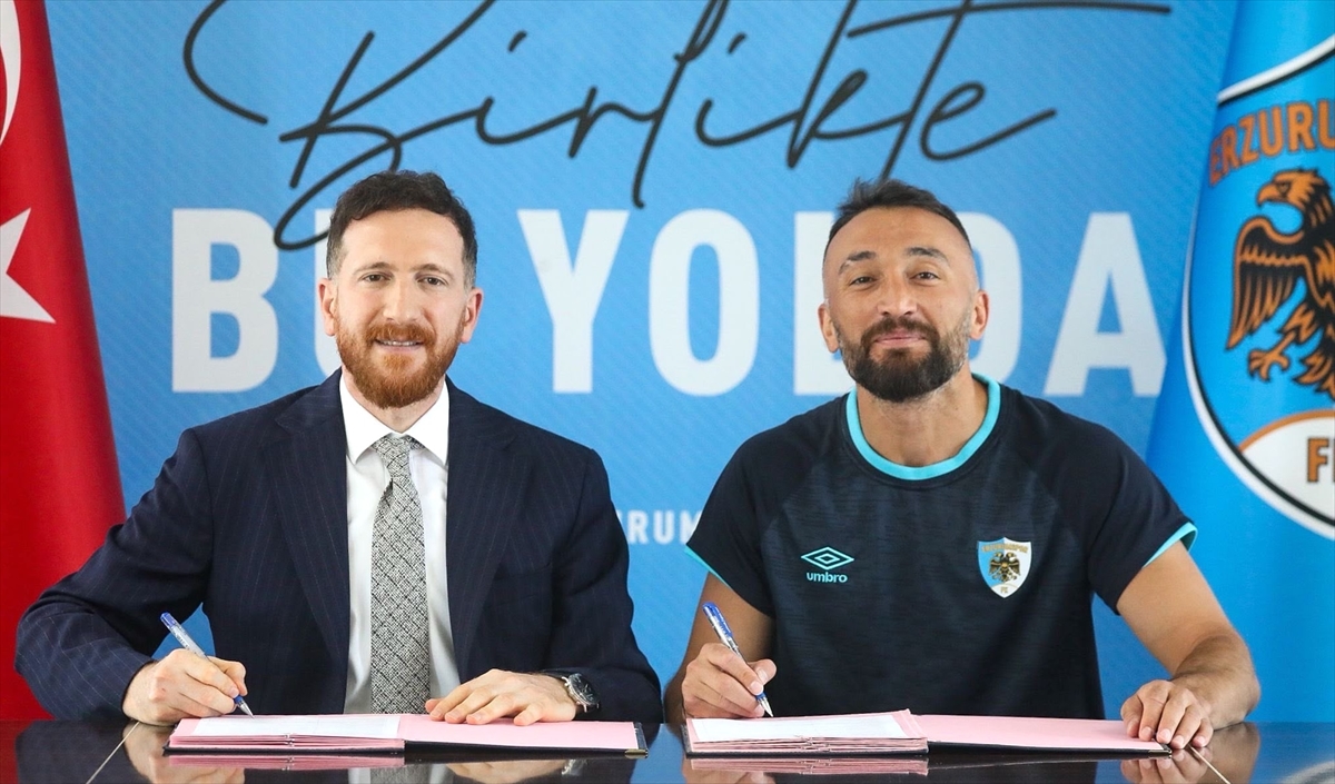 Erzurumspor FK: Özbalta ile 5 futbolcu sözleşme yeniledi