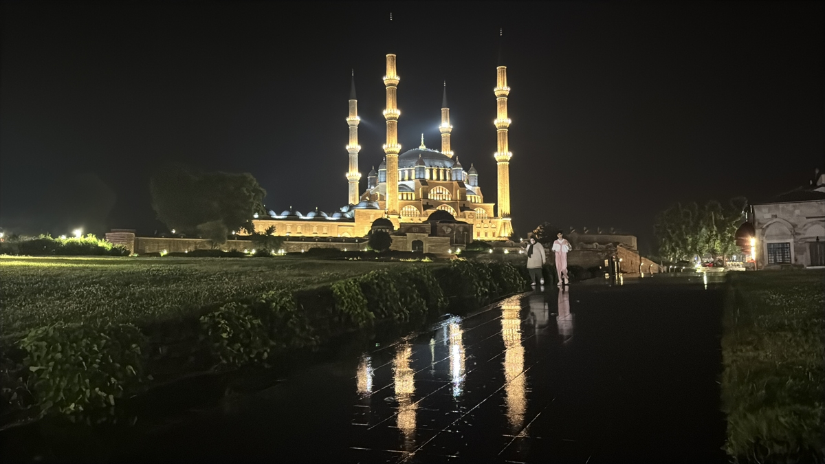 Edirne'de Sağanak Sıcak Havayı Serinletti