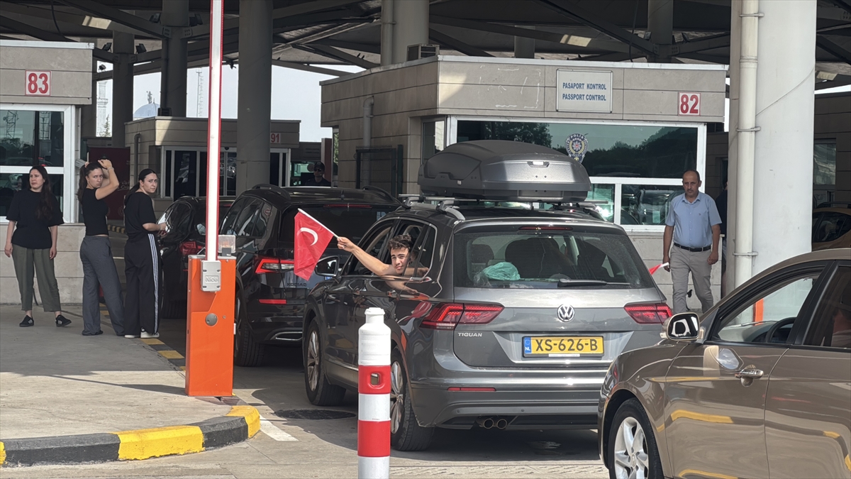 Gurbetçilerin, Avrupa ülkelerinden Türkiye'ye gelişleri sürüyor