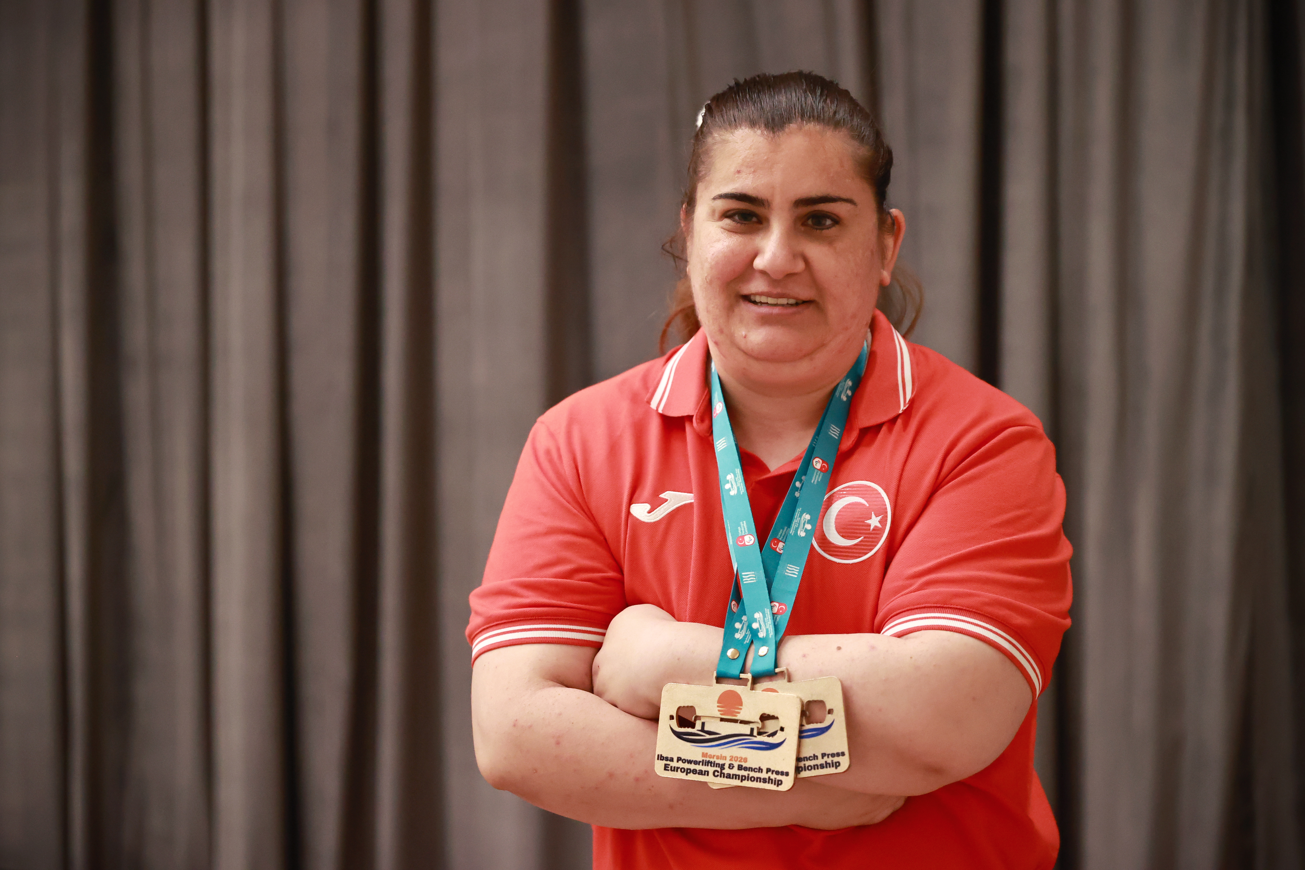 Sakatlıktan döndü, Avrupa Şampiyonası'nda 4 dünya rekoru kırıp 2 altın madalya kazandı