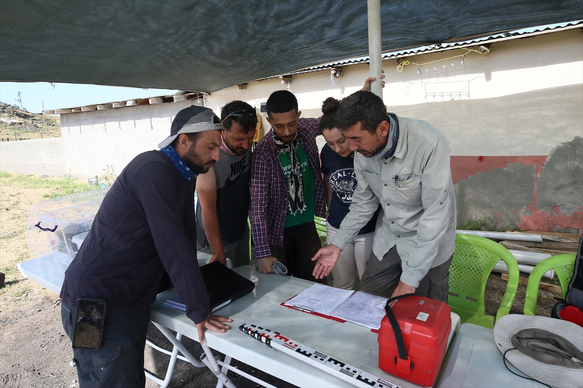 Malazgirt'teki kazılarda çıkarılan iskeletler bilim insanlarının merceğinde