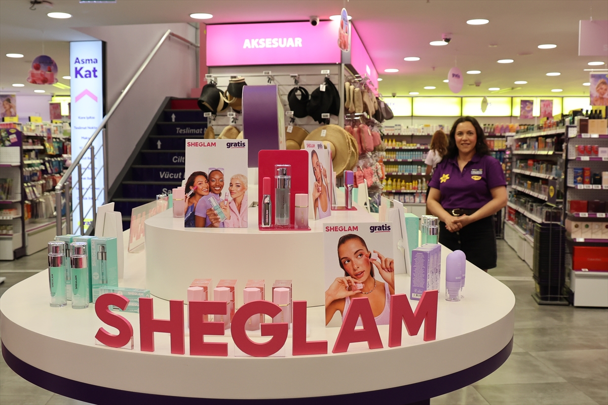 Gratis, küresel makyaj markası Sheglam'ı Türkiye'ye getirdi