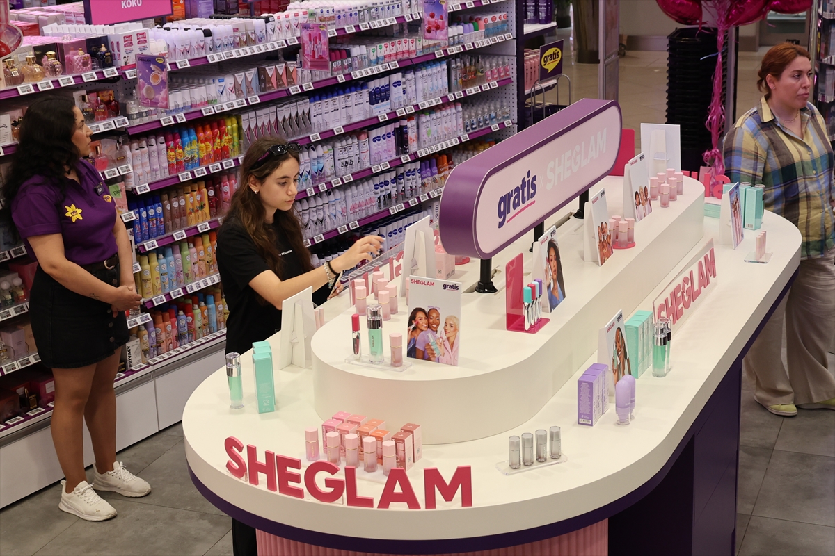 Gratis, küresel makyaj markası Sheglam'ı Türkiye'ye getirdi