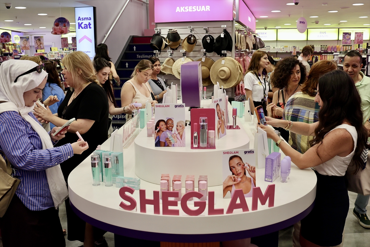 Gratis, küresel makyaj markası Sheglam'ı Türkiye'ye getirdi