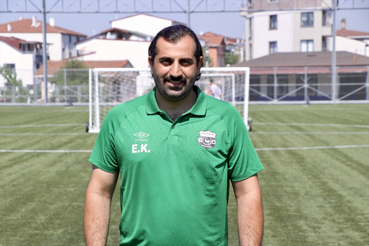 Sahada rakip olan başkan çift, genç futbolcular için birlikte çalışıyor
