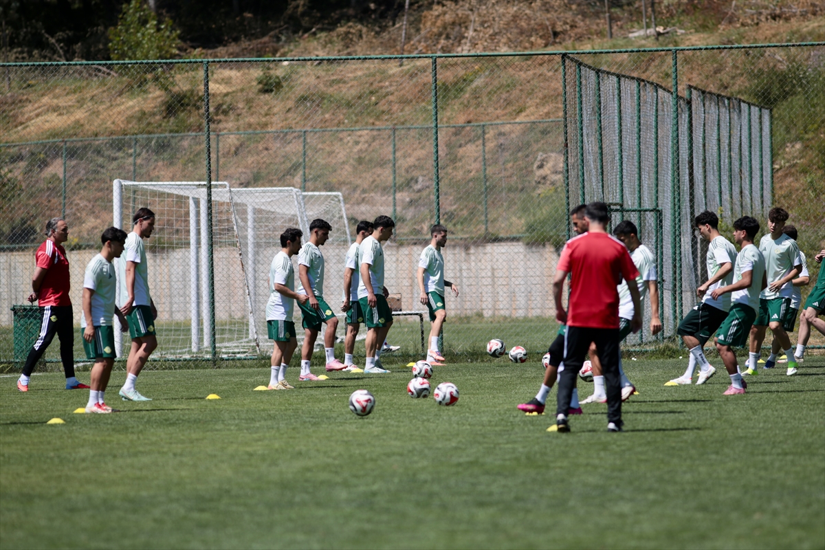 Esenler Erokspor, geçen sezon play-off'ta kaçırdığı Süper Lig'e bu kez şampiyon olarak çıkmak istiyor