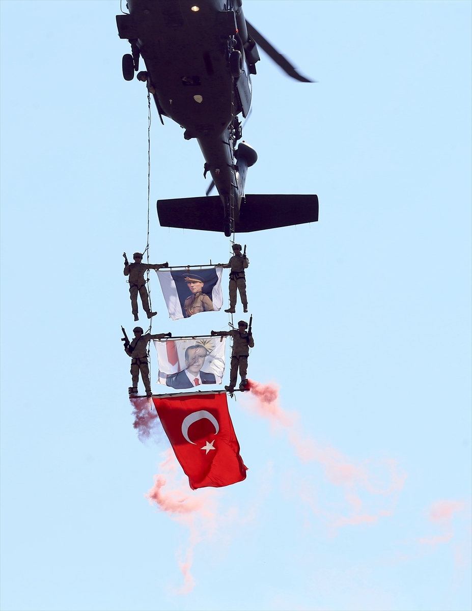 Manisa'da komando eğitimi alan 1927 uzman erbaş mezun oldu