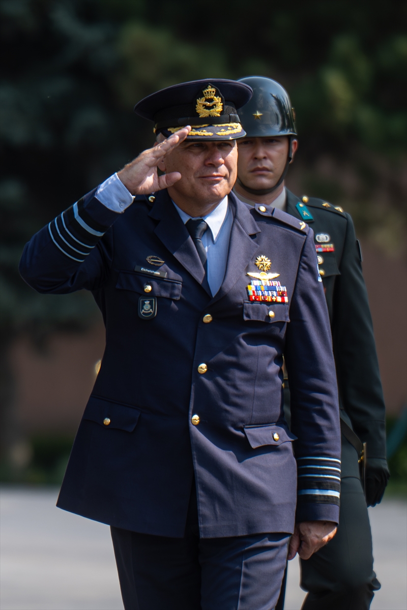 Genelkurmay Başkanı Orgeneral Bayraktaroğlu, Hollandalı mevkidaşı Eichelsheim ile görüştü