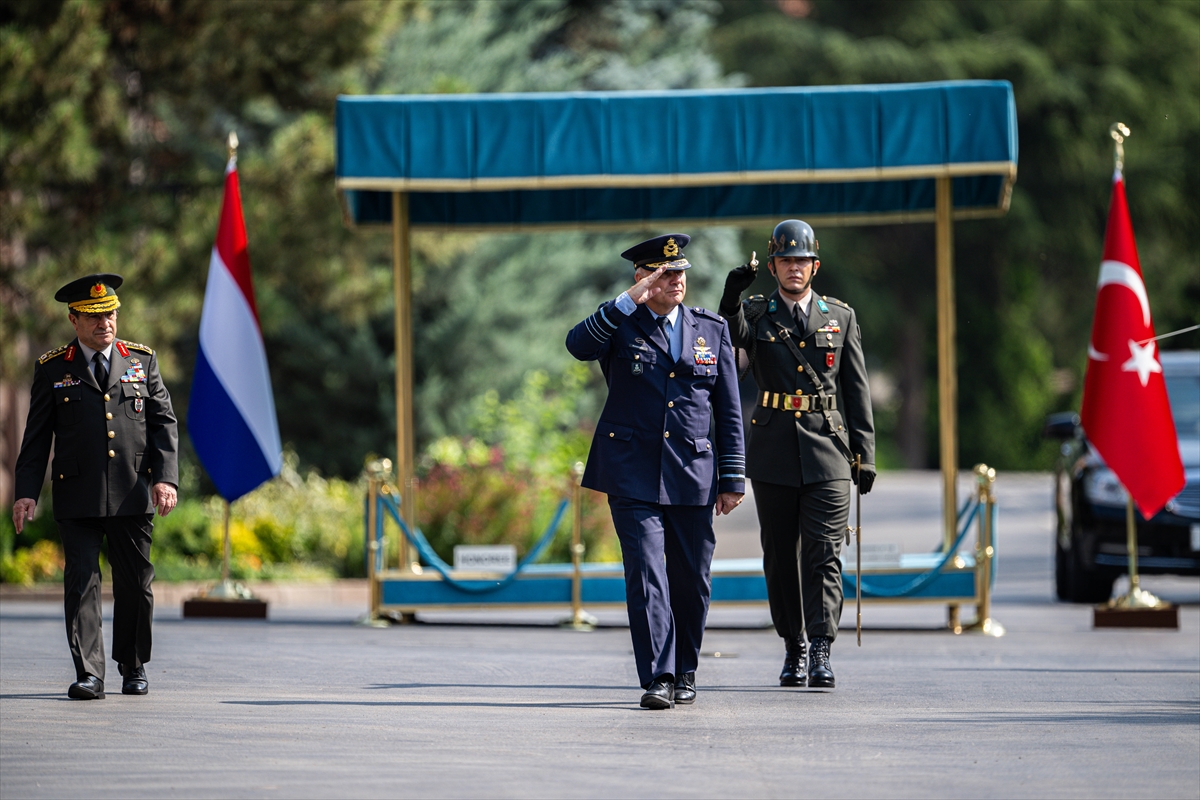 Genelkurmay Başkanı Orgeneral Bayraktaroğlu, Hollandalı mevkidaşı Eichelsheim ile görüştü
