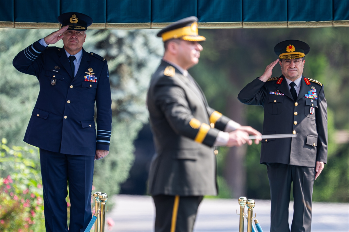 Genelkurmay Başkanı Orgeneral Bayraktaroğlu, Hollandalı mevkidaşı Eichelsheim ile görüştü