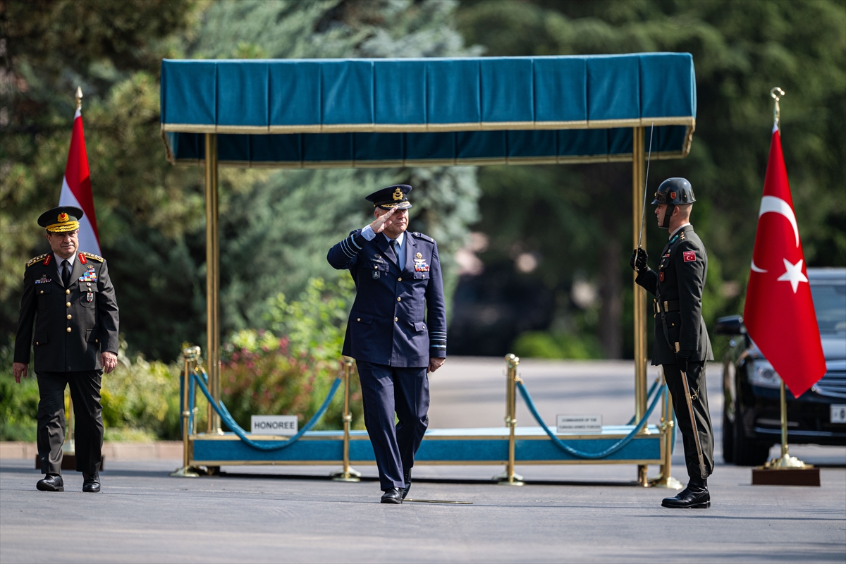Genelkurmay Başkanı Orgeneral Bayraktaroğlu, Hollandalı mevkidaşı Eichelsheim ile görüştü