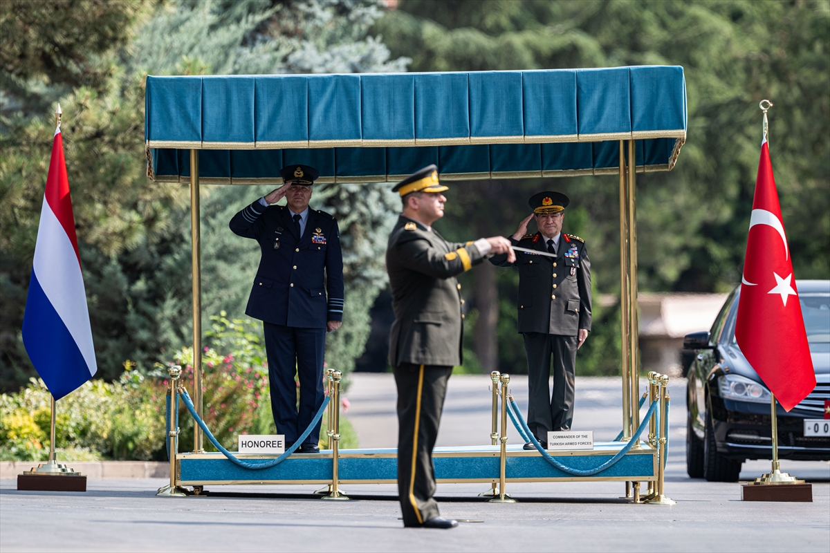 Genelkurmay Başkanı Orgeneral Bayraktaroğlu, Hollandalı mevkidaşı Eichelsheim ile görüştü