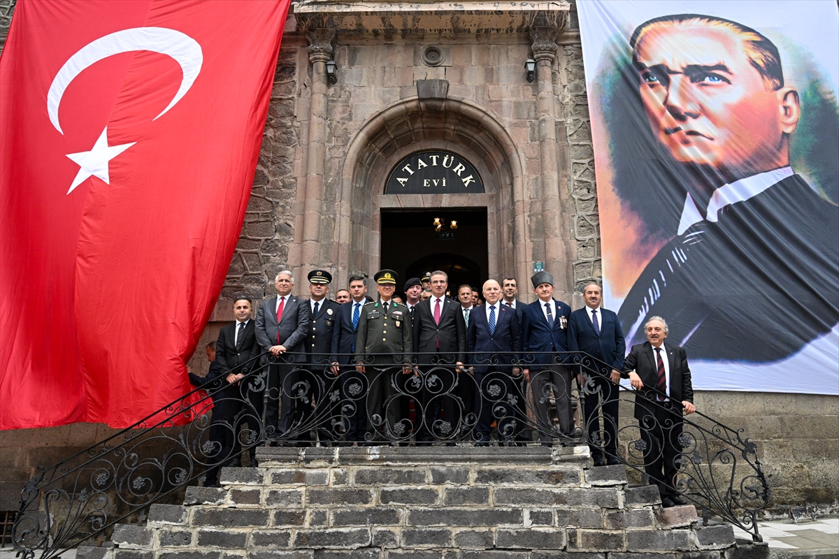 Atatürk'ün Erzurum'a gelişinin 107. yıl dönümü törenle kutlandı