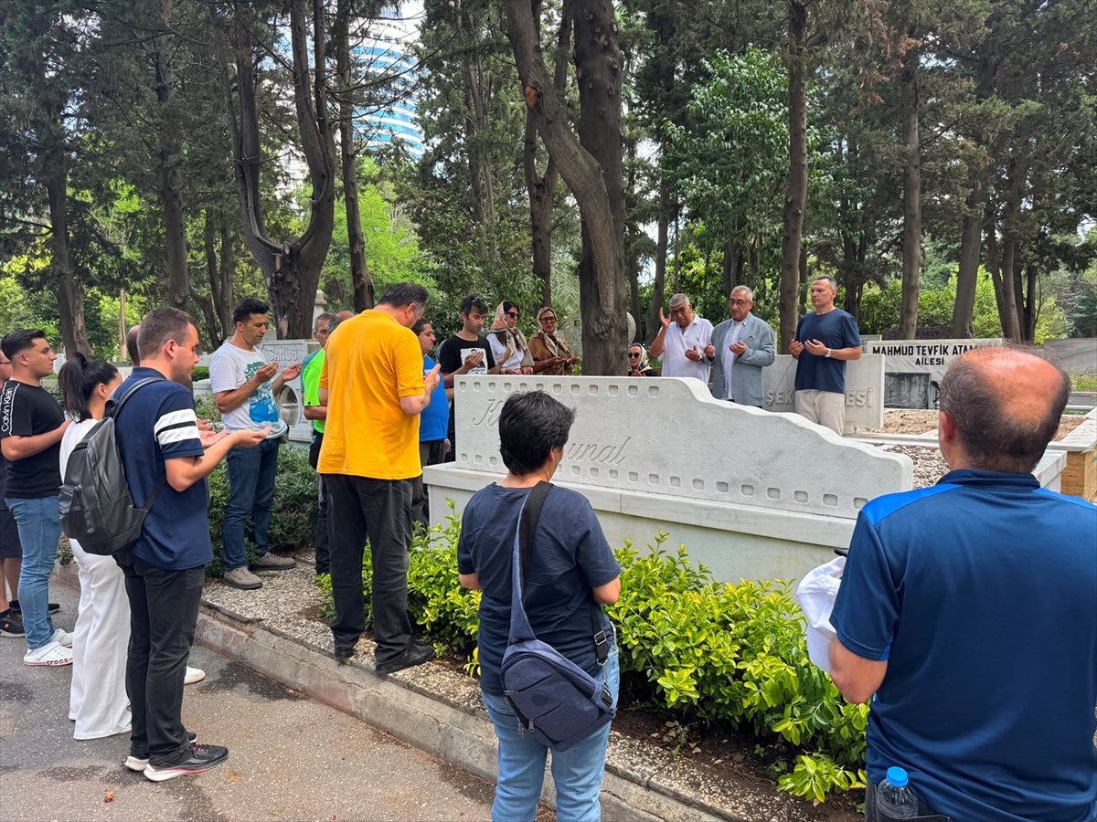 Usta sanatçı Kemal Sunal, vefatının 26. yılında kabri başında anıldı