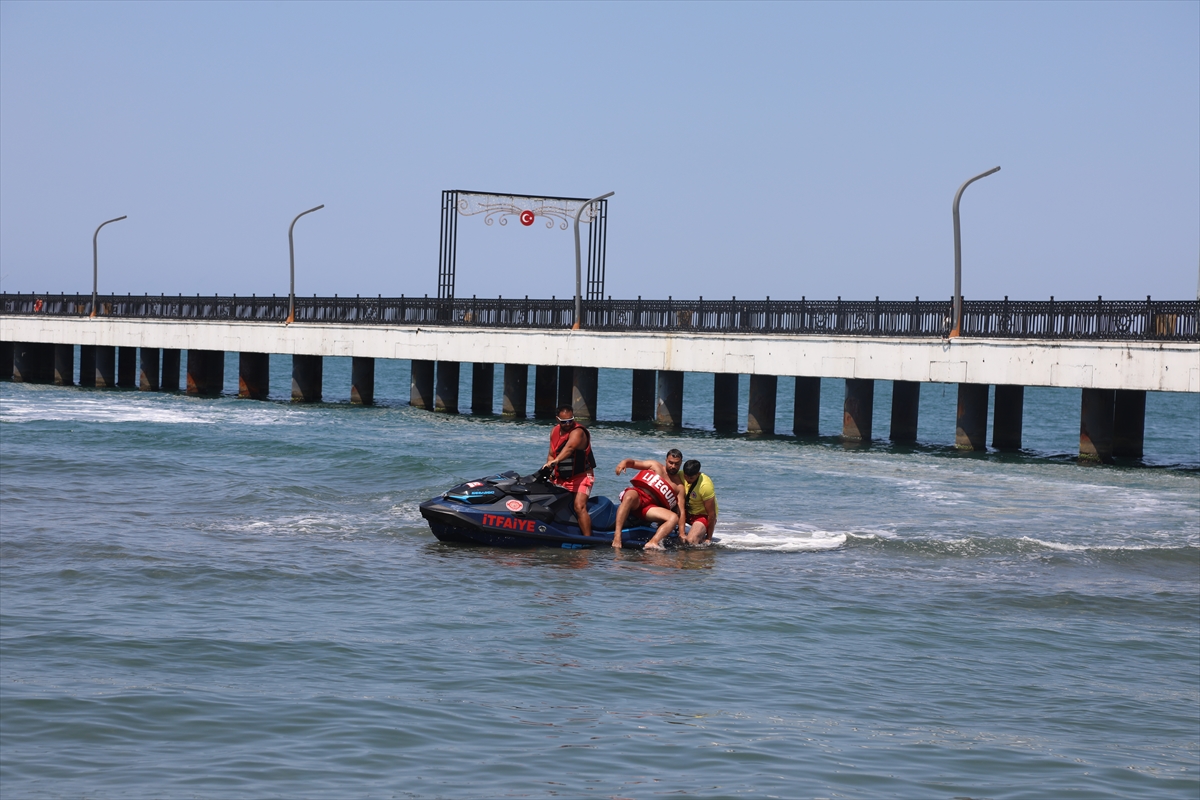 Samsun'da boğulma vakalarının önüne geçmek için cankurtaranlar tatbikat yaptı