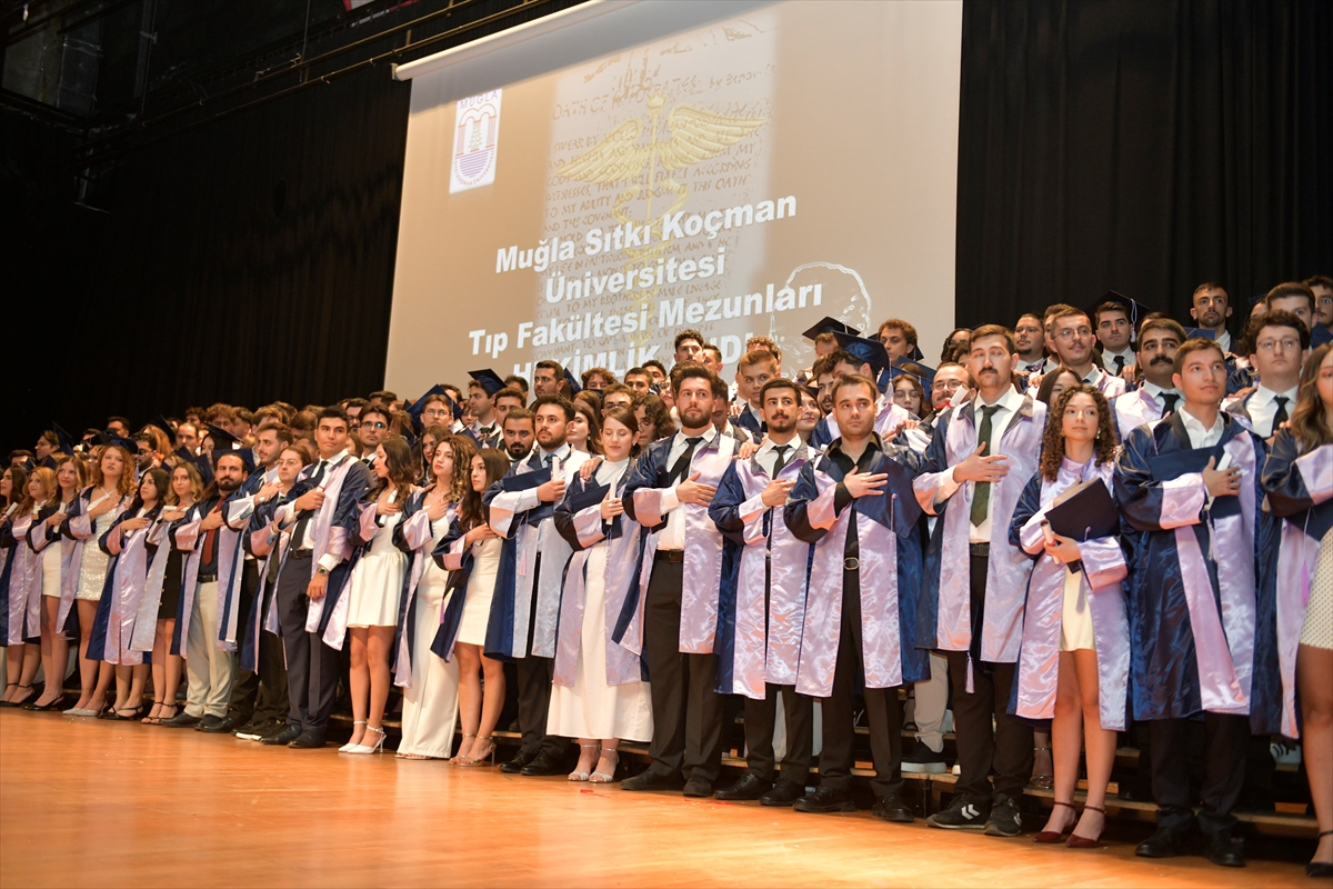 MSKÜ Tıp Fakültesi'nden 187 öğrenci mezun oldu