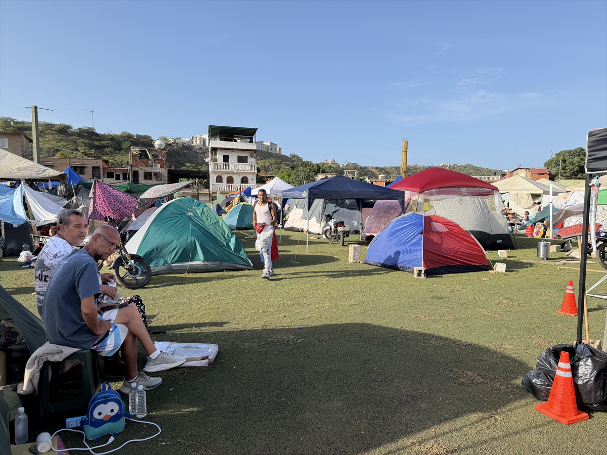 Venezuela'daki çifte depremin ardından binlerce afetzede stadyumlara sığındı