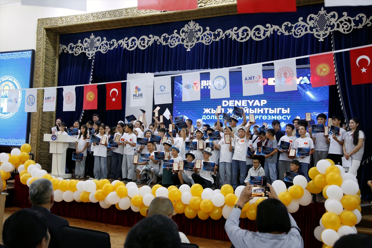 Kırgızistan'da Bilim Bişkek İnovasyon Merkezi'ndeki öğrenciler dönem sonu şenliğinde projelerini tanıttı