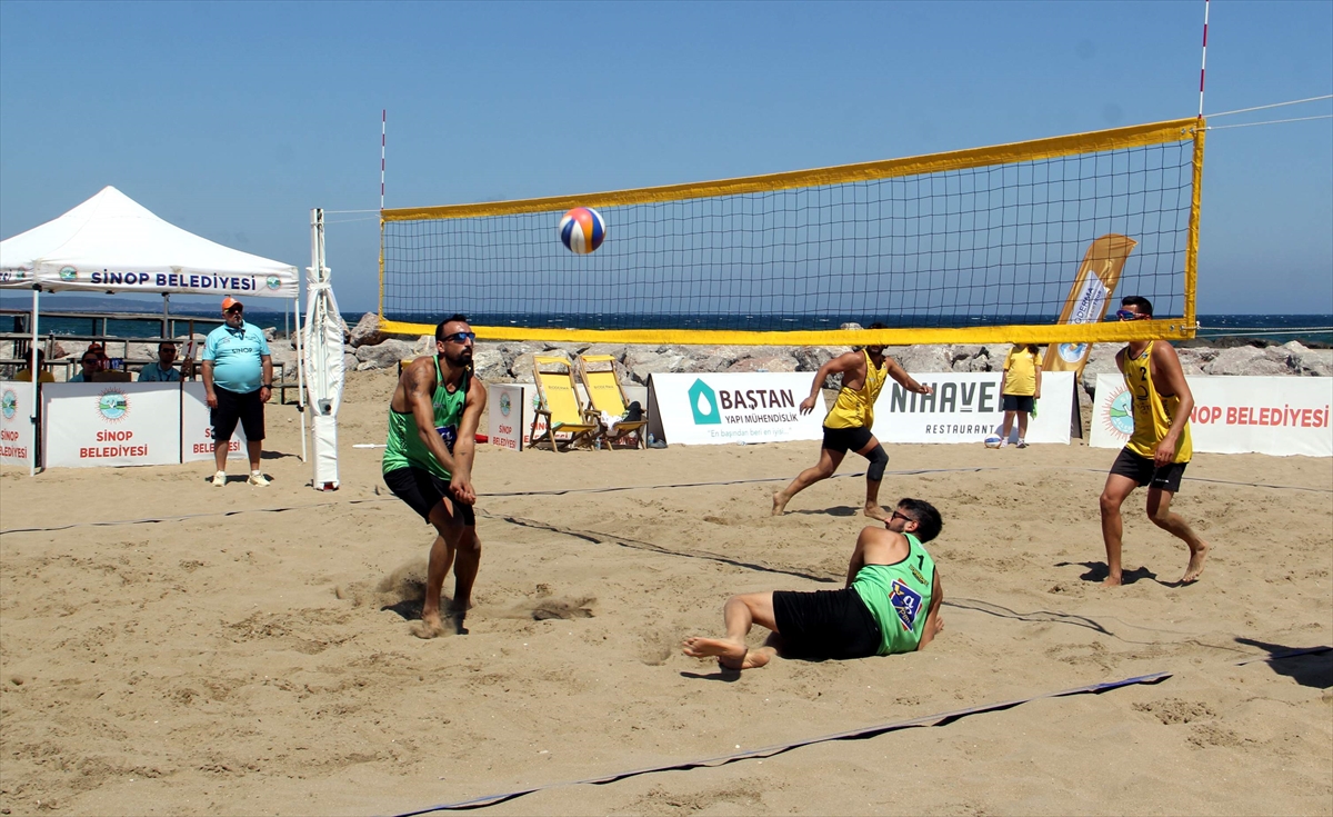 Uluslararası Pro Beach Tour Grand Slam Voleybol Turnuvası'nın Sinop etabı sürüyor