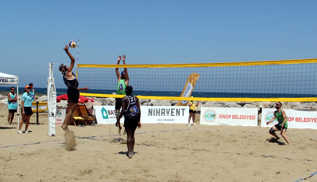 Uluslararası Pro Beach Tour Grand Slam Voleybol Turnuvası'nın Sinop etabı sürüyor