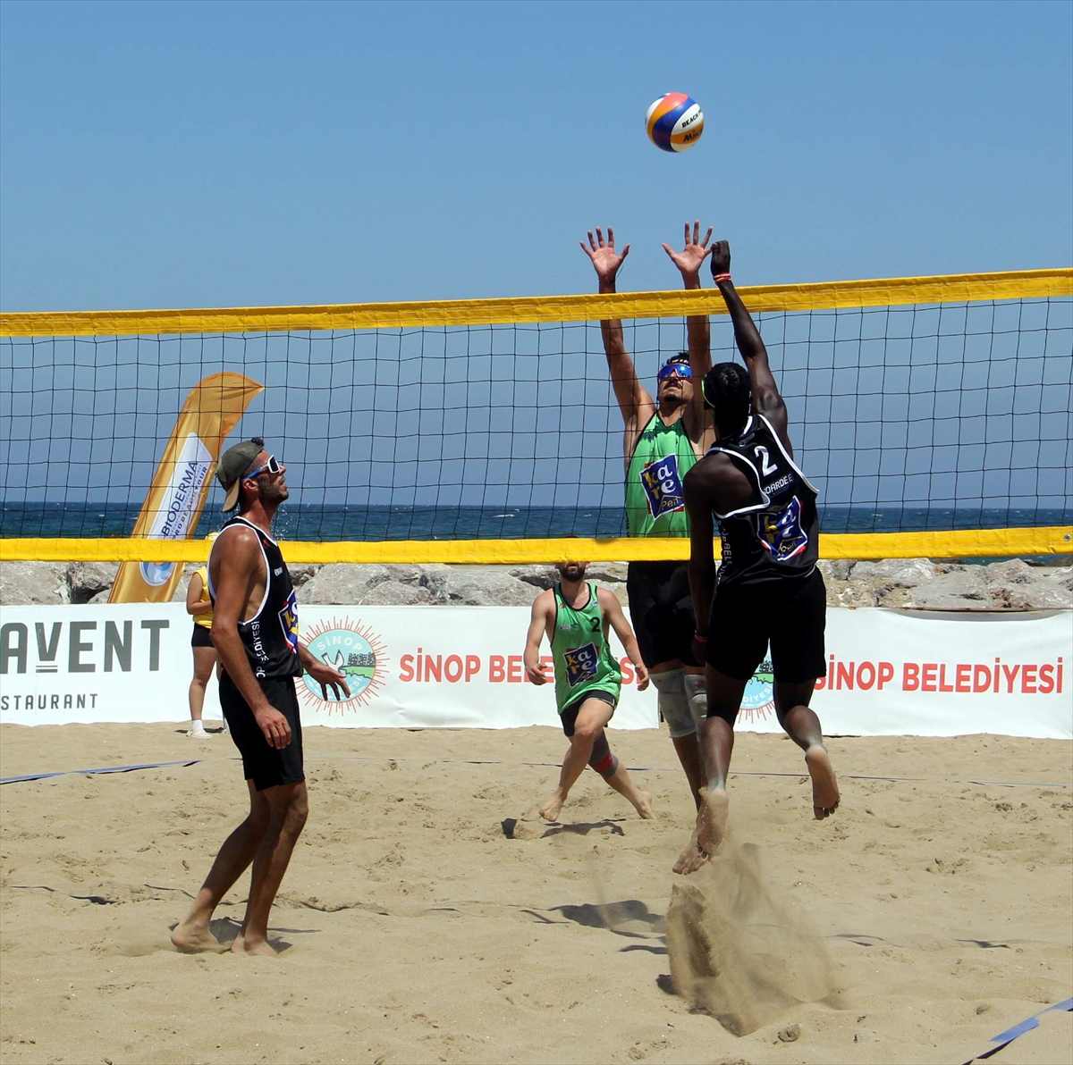Uluslararası Pro Beach Tour Grand Slam Voleybol Turnuvası'nın Sinop etabı sürüyor