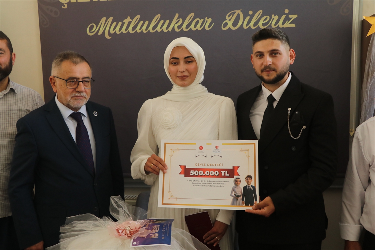 Çankırı'da, TDV'nin "İki İnsan Bir Hayat Projesi" kapsamında genç çift dünyaevine girdi