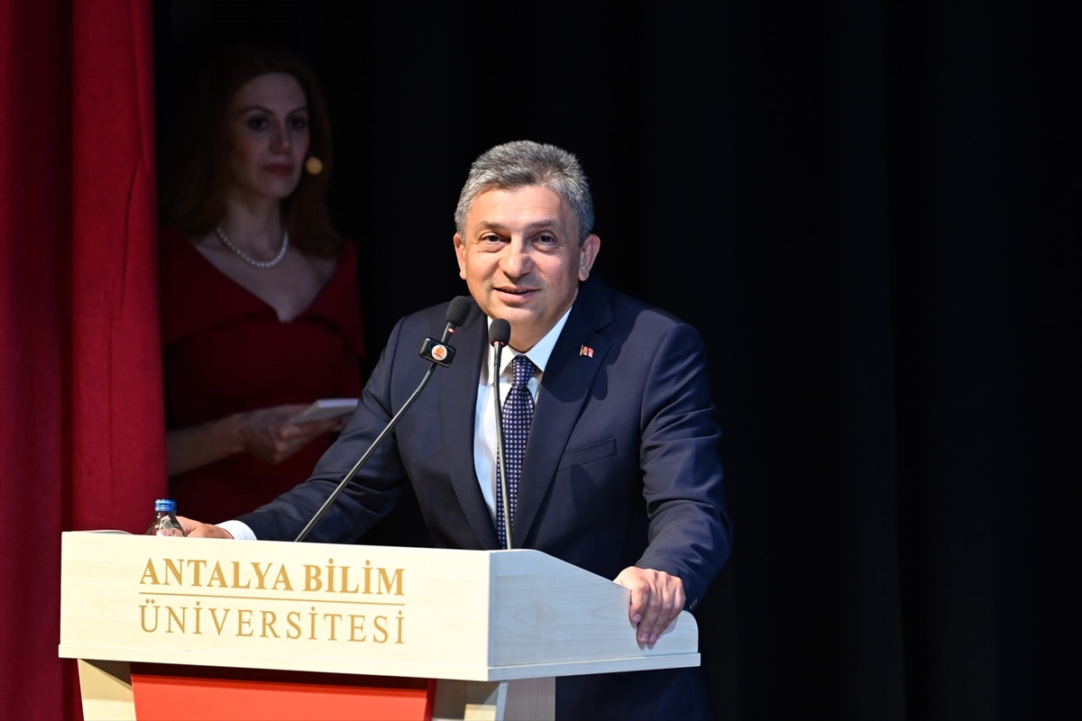 Bilim Üniversitesi'nde 76 diş hekimi mezun oldu